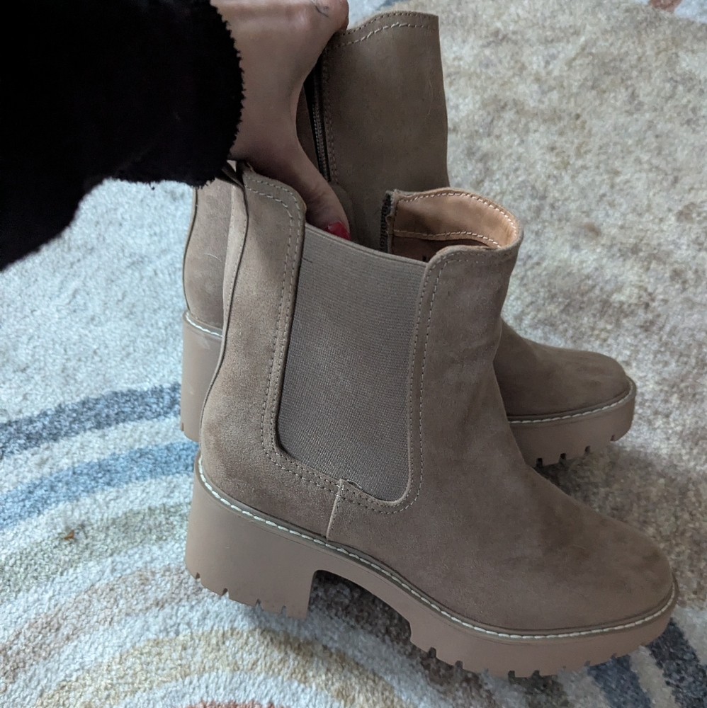 Chelsea boots 9